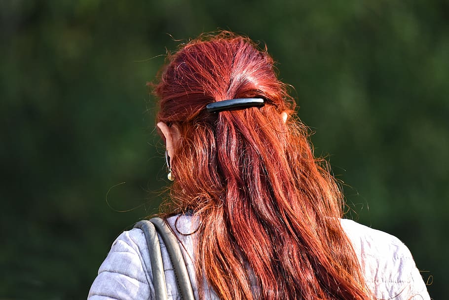 赤い髪, 髪, 長い髪, 女性, 女性の髪, 光沢のある, 留め金, 美しい髪, 髪型, 一人