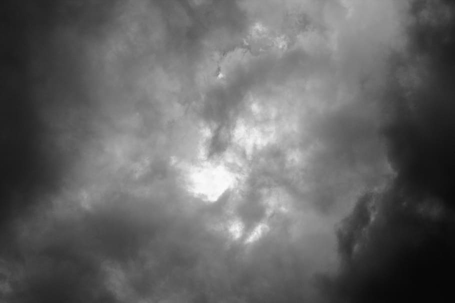 Đám mây đen với những hình ảnh mê hoặc sẽ khiến bạn bị cuốn hút và tưởng tượng điều gì đó bí ẩn phía sau nó. Hãy xem qua những bức ảnh đám mây đen và cảm nhận sức mạnh của thiên nhiên!