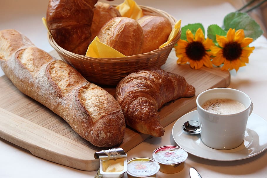 Prancis, roti, croissant, mentega, cangkir, kopi, coklat, kayu, meja, sarapan