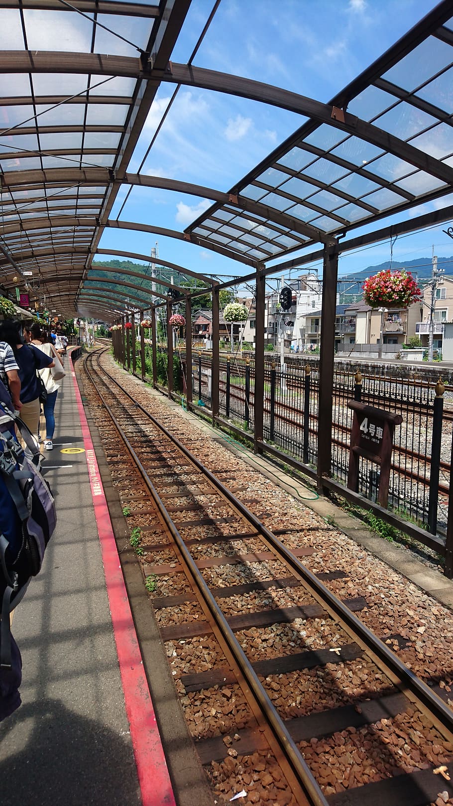 Arashiyama, tren, Kyoto, transporte ferroviario, pista, vía férrea, estructura construida, estación de ferrocarril, arquitectura, plataforma de la estación de ferrocarril