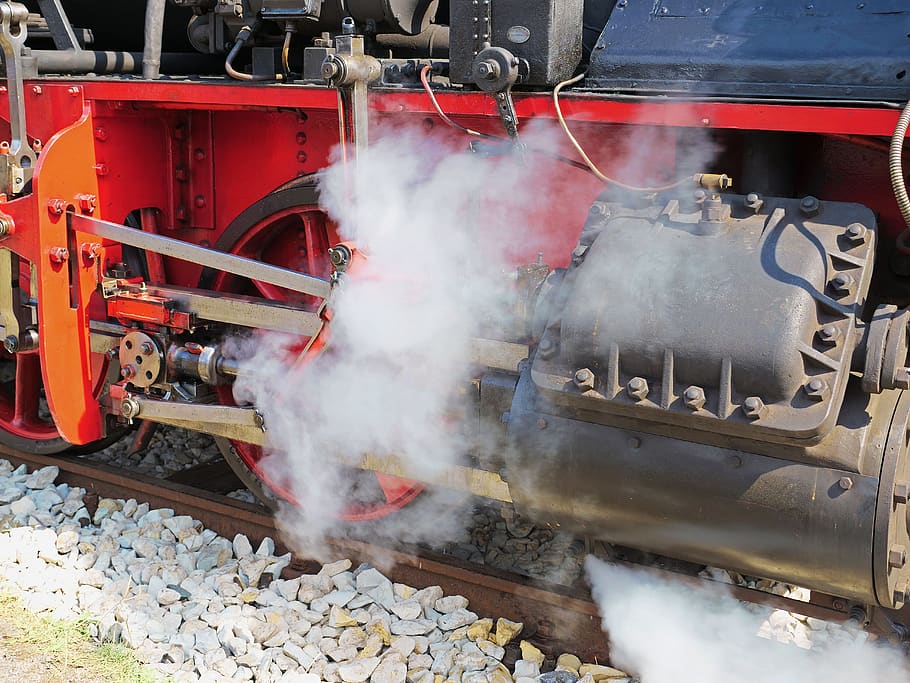 steam locomotive, small loco, bavarian r3-3, r 3-3, füssen, under steam, right drive side, cylinder, piston rod, control