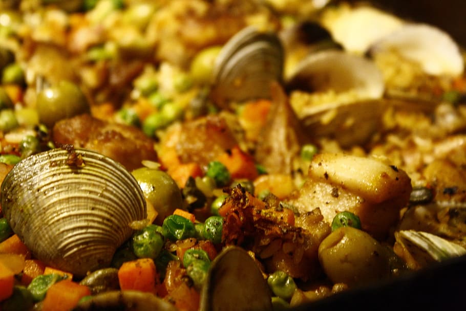 paella dish, paella, oysters, clams, peas, carrot, rice, food, saucer, delicious