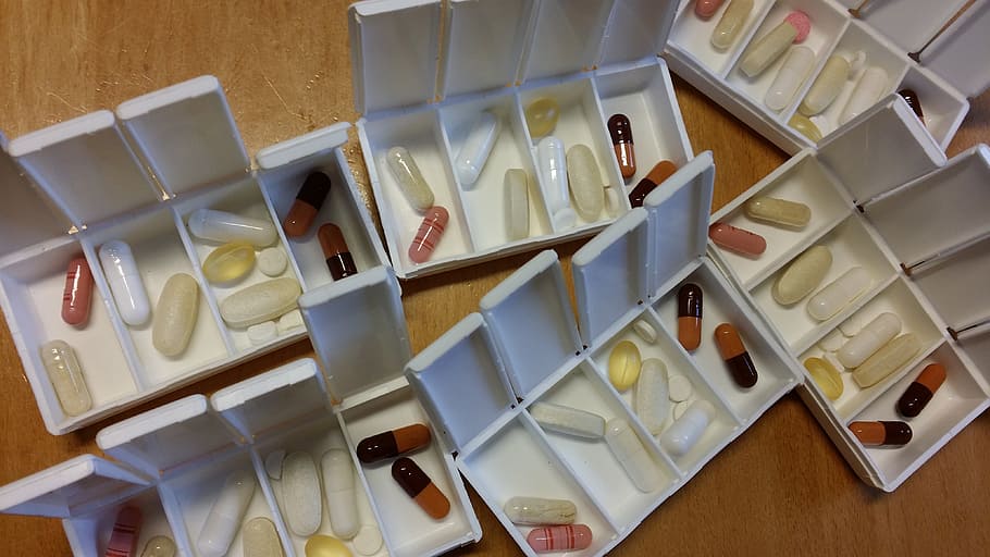 comprimido de medicamentos de cores sortidas, lote da caixa, comprimidos, médico, doença, doente, medicina, cápsula, farmácia, exame de saúde