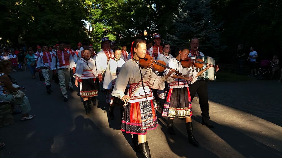 Folklore, Danza, Voz, Violín, armónica, entretenimiento, celebración, tradición, Eslovaquia, vestuario