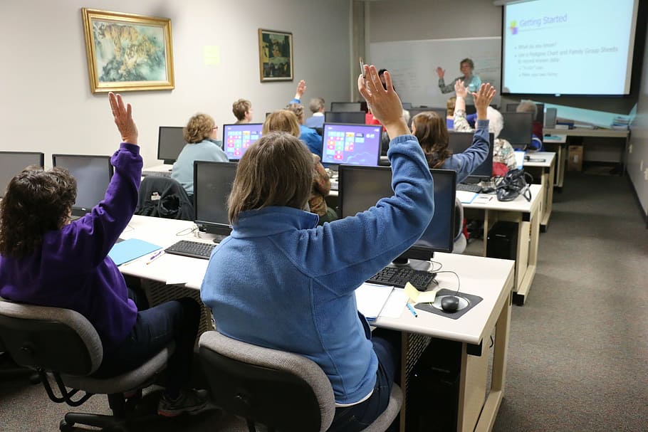 person raising hand, classroom, computer, technology, training, classmates, computer class, learning, pc, people