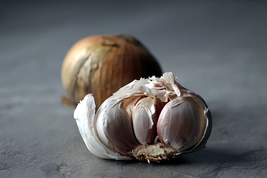 garlic, onion, health, antibiotic, get sick, cure, eating, nature, spice, taste