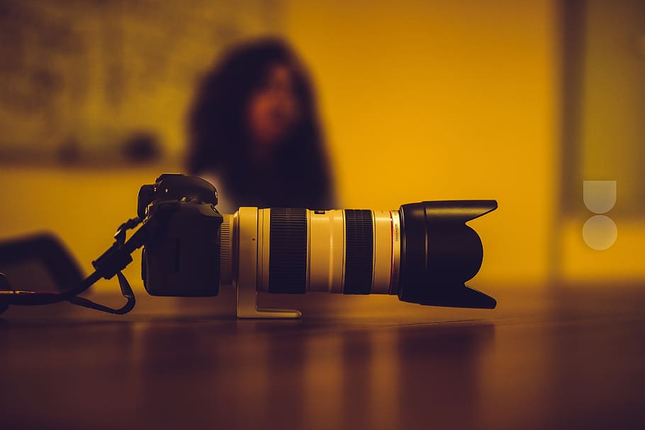 canon, lens, camera, photography, dslr, blur, technology, one person, camera - photographic equipment, indoors