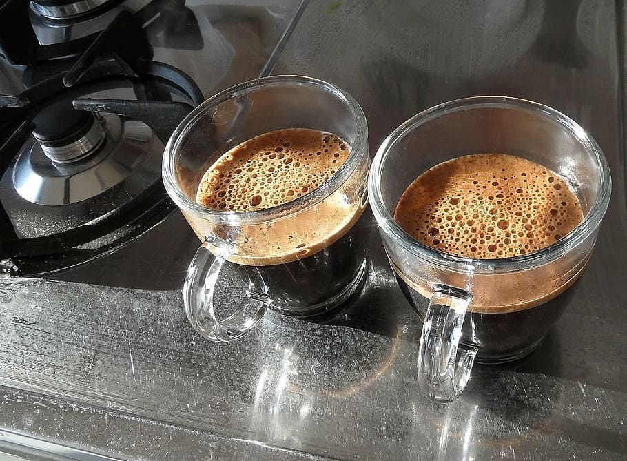 dois, marrom, líquido, preenchido, claro, canecas de vidro, café, cafeína, xícara de café, aço