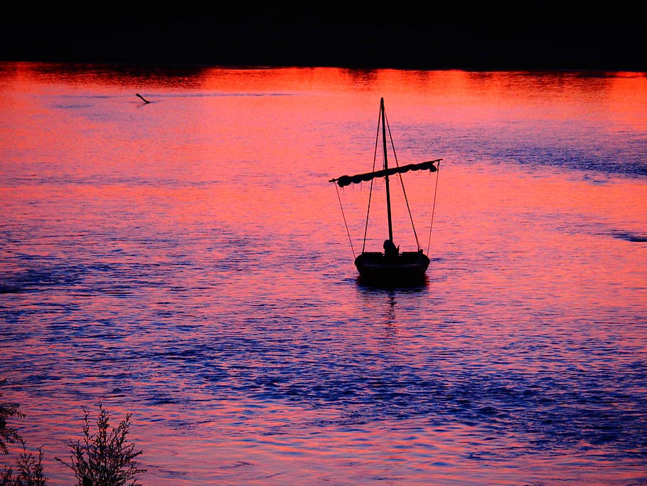 Loire, río, noche, barco, cruz, signo, símbolo, muerto, esperanza, Francia