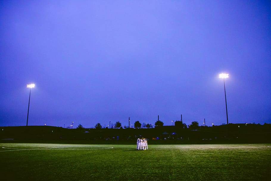foto, pemain sepak bola, pusat, lapangan, orang-orang, hijau, malam hari, sepak bola, lampu, malam