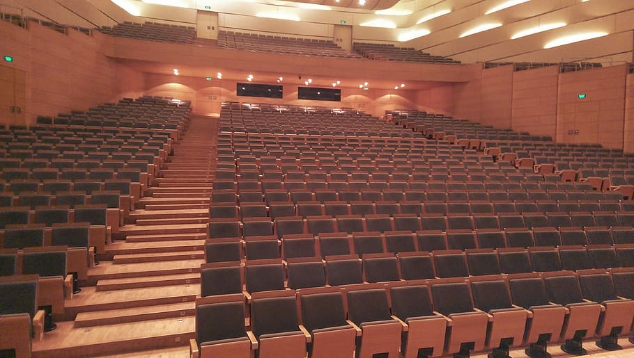 sillas de teatro vacías, concierto, coro, orquesta, sala de conciertos, audiencia, presentación, demostración, anticipación, miedo escénico