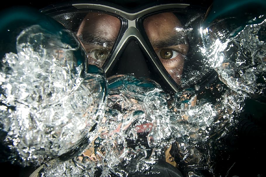 man waering, black, framed, goggles, diver, scuba, underwater, ocean, sea, photography