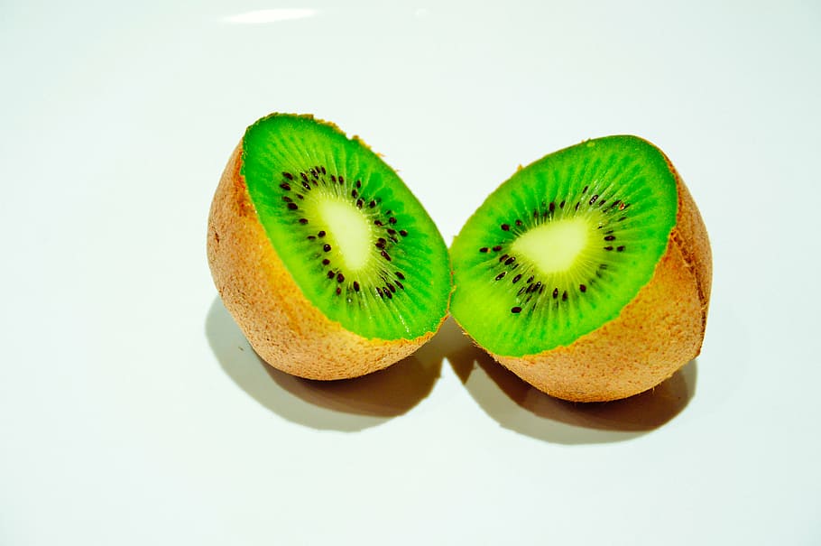 kiwi en rodajas, en rodajas, kiwi, fruta, verde, frutas, comida, saludable, kiwi - sección transversal, color verde