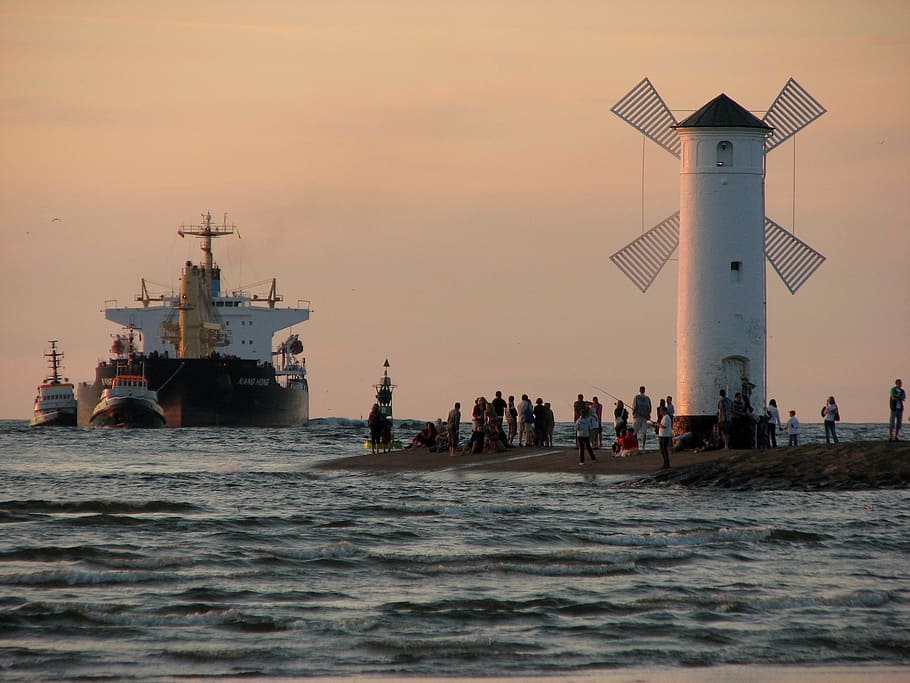 シフィノウイシチェ, 風車, 私はミル, 船, バルト海, 海, トラッカー, 日没, ポーランドの海岸, 水を得た