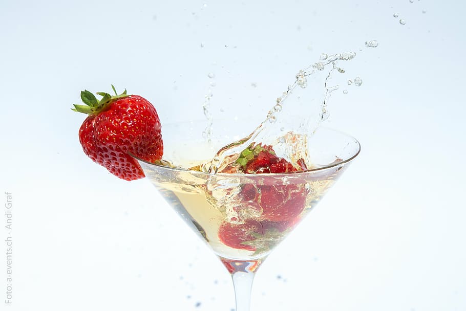 champagne with strawberry, champagne, strawberries, glass, inject, spray, food and drink, fruit, refreshment, drink