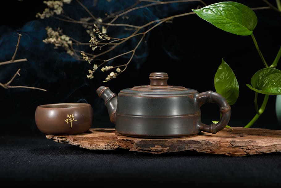 brown, black, terracotta kettle, wooden, slab, bear, green, ivy plant, tea set, teapot