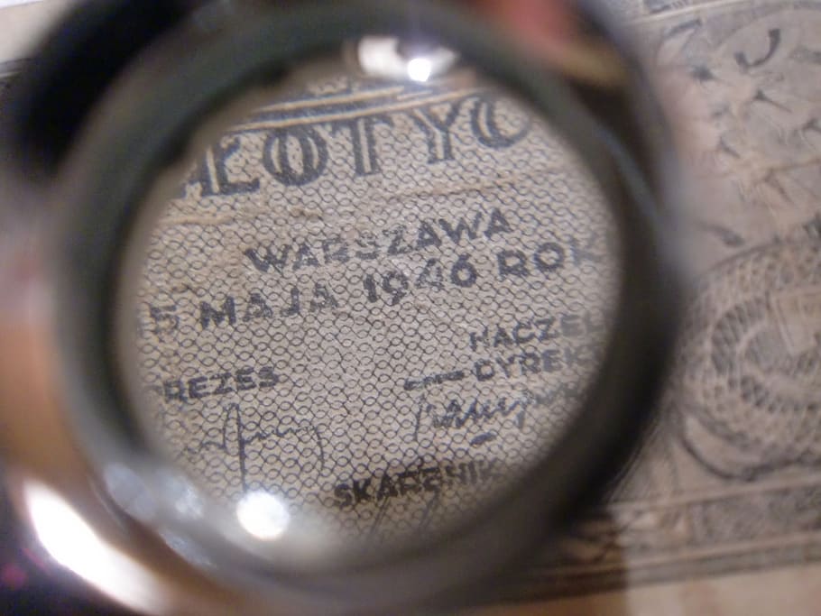 the greenback, bolesławiec, estarociebolesławiec, text, close-up, magnifying glass, western script, indoors, geometric shape, communication