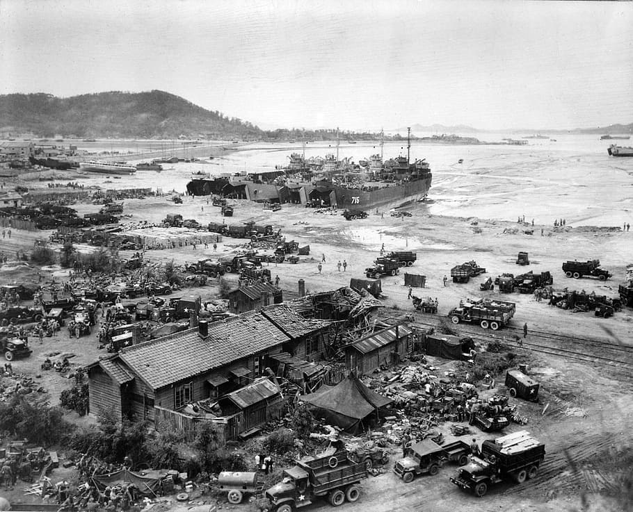 unload, men, Tank landing Ships, Inchon, Korean War, coast, photos, public domain, ships, shoreline