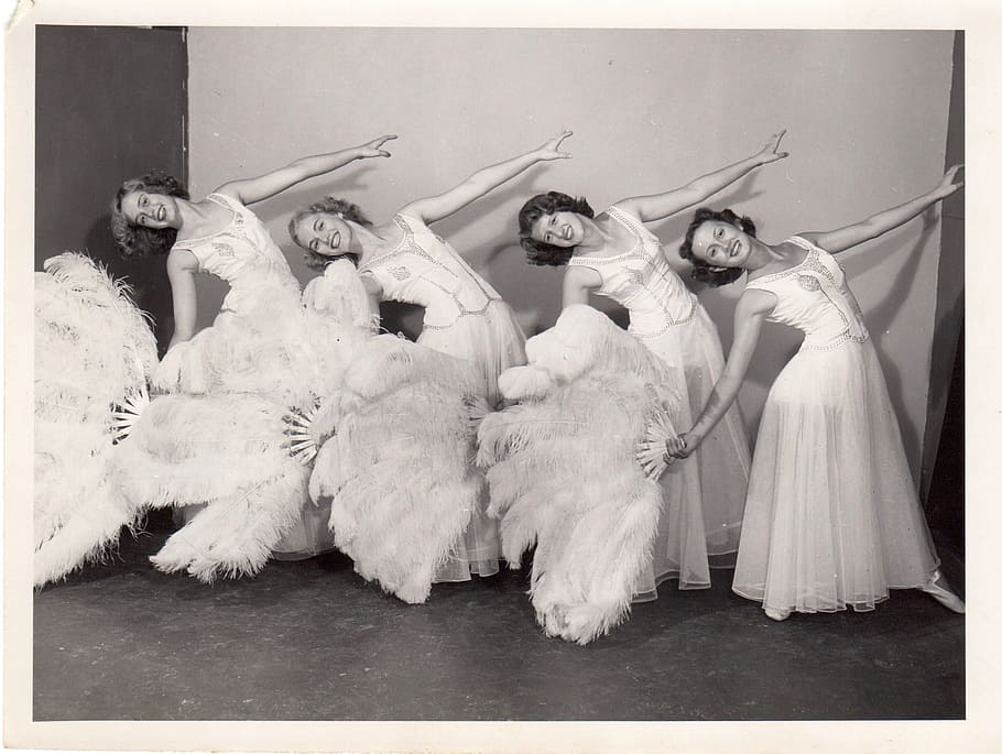 Cuatro mujeres bailando, Vintage, bailarina, abanico, bailarín, plumas, traje, niña, ballet, clásico
