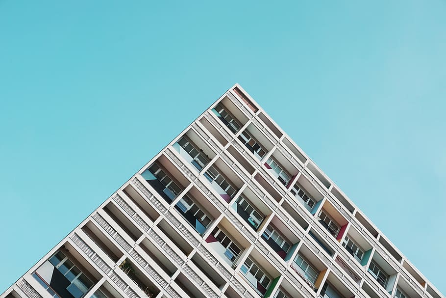fotografía de alto ángulo, marrón, concreto, edificio, azul, cielo, infraestructura, estructura, establecimiento, hotel