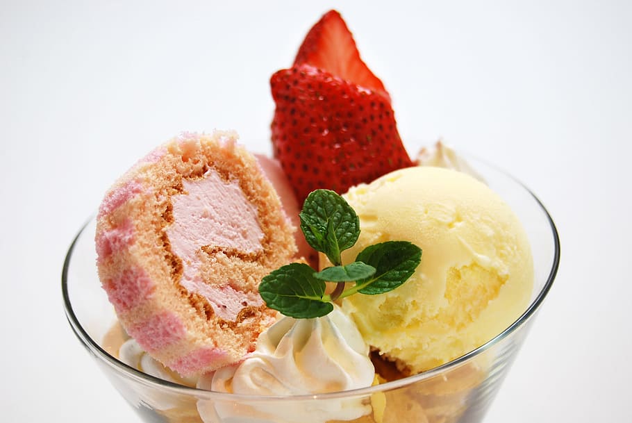 dessert, sweet, ice-cream, cake, strawberry, food, delicious, tasty, cream, pink