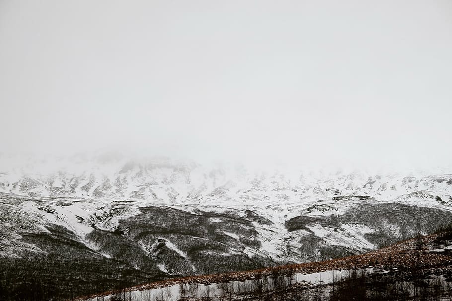 fotografía de paisaje, montaña, nieve, naturaleza, paisaje, viaje, aventura, caminata, niebla, invierno