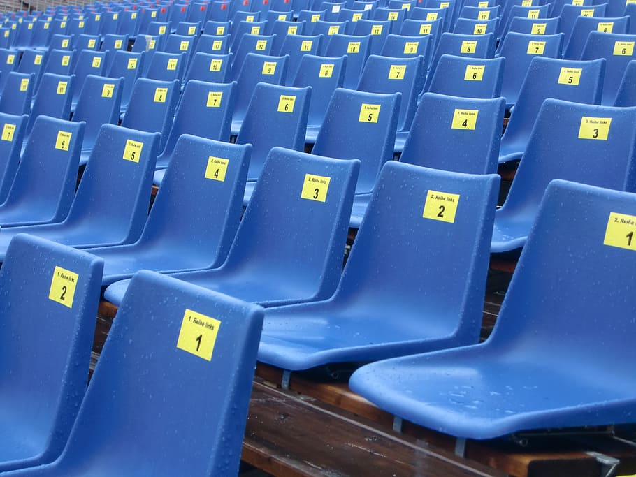 青, プラスチック椅子, 番号ラベル, 座る, 座席列, 講堂, 観覧席, 座席, 椅子シリーズ, 観客席