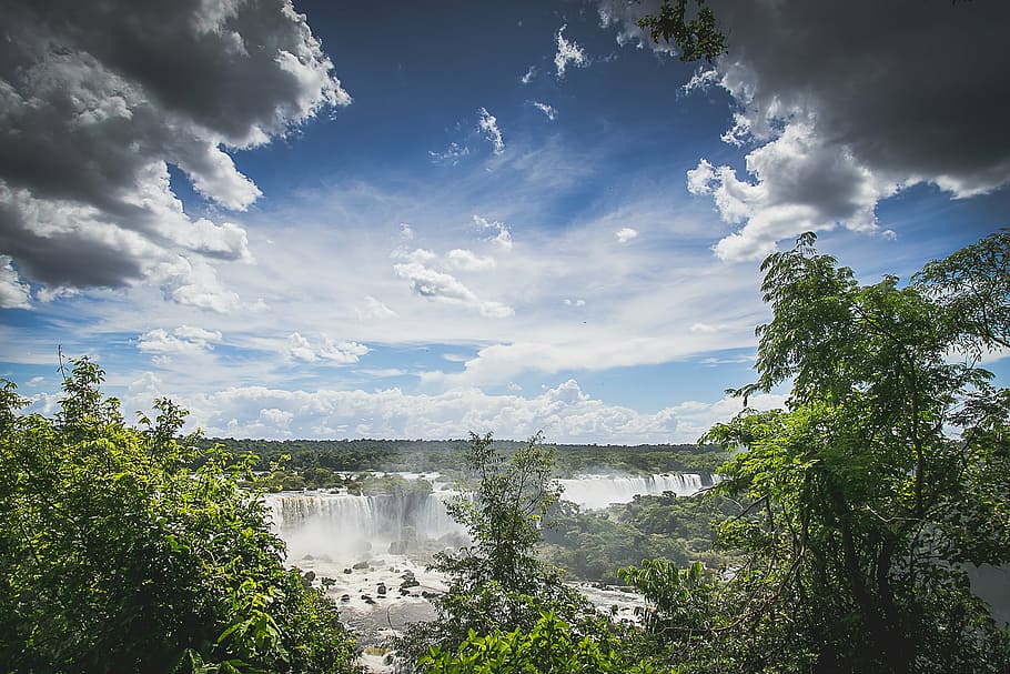 cachoeiras, nublado, céu, ao longo, verde, árvores, branco, azul, dia, Cataratas do Iguaçu