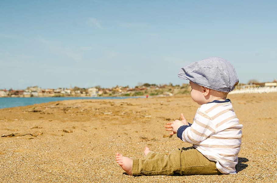 少年, 座っている, 砂, 海, 水, 自然, 白, 子供, 幼児, 赤ちゃん