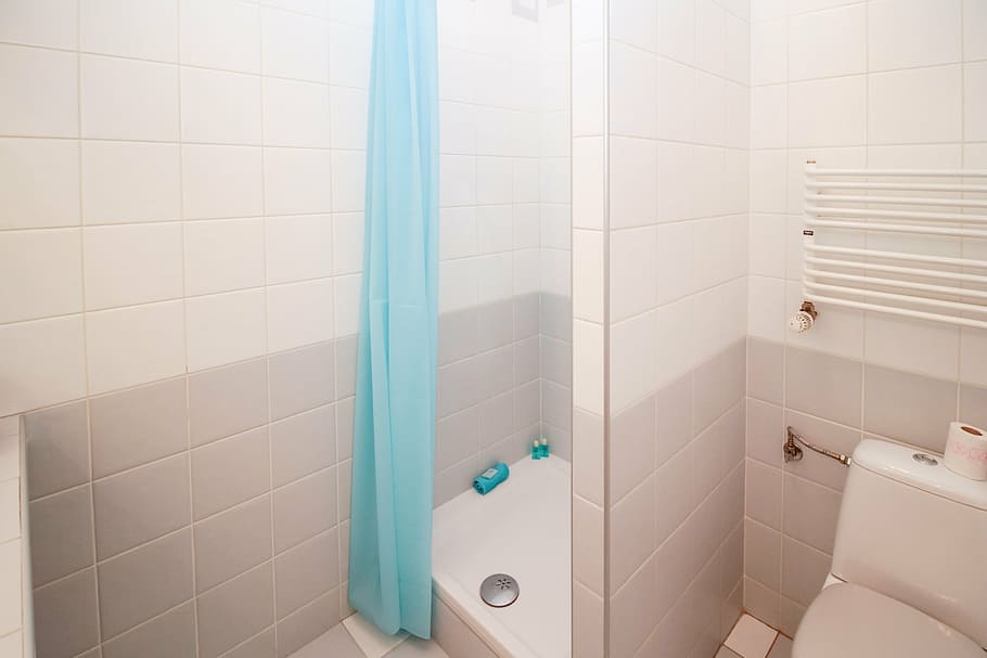 azul, cortina, enforcamento, branco, cerâmica, banheira, chuveiro, banheiro, apartamento, quarto