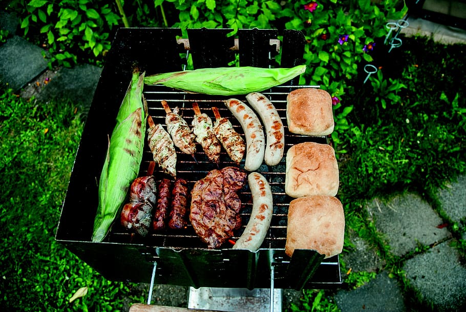 grilled, hotdogs, meats, buns, bratwurst, turkey, corn on the cob, barbecue, grilling, meat