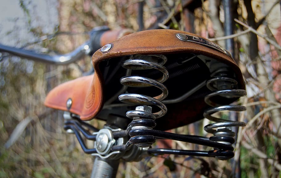close-up photo, brown, leather bicycle seat, saddle, bicycle saddle, leather saddle, suspension, hand labor, leather, spring