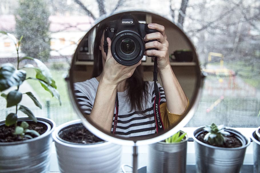 pedestal mirror, showing, woman, playing, dslr camera, mirror, camera, canon, selfie, self-portrait