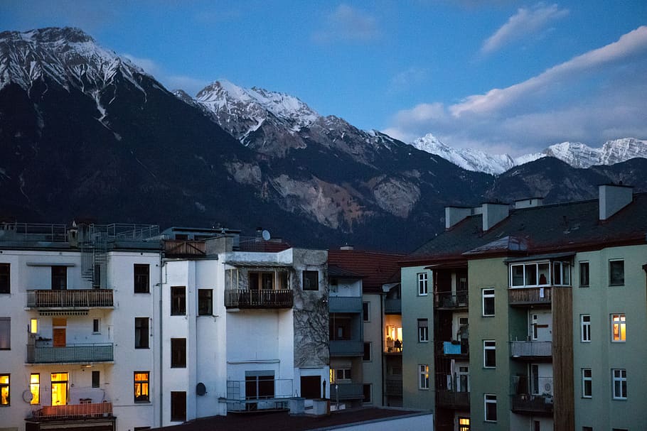 losmen, perkotaan, matahari terbenam, balkon, jendela diterangi, pemandangan atap, pegunungan Alpen, Austria, gunung, Pegunungan