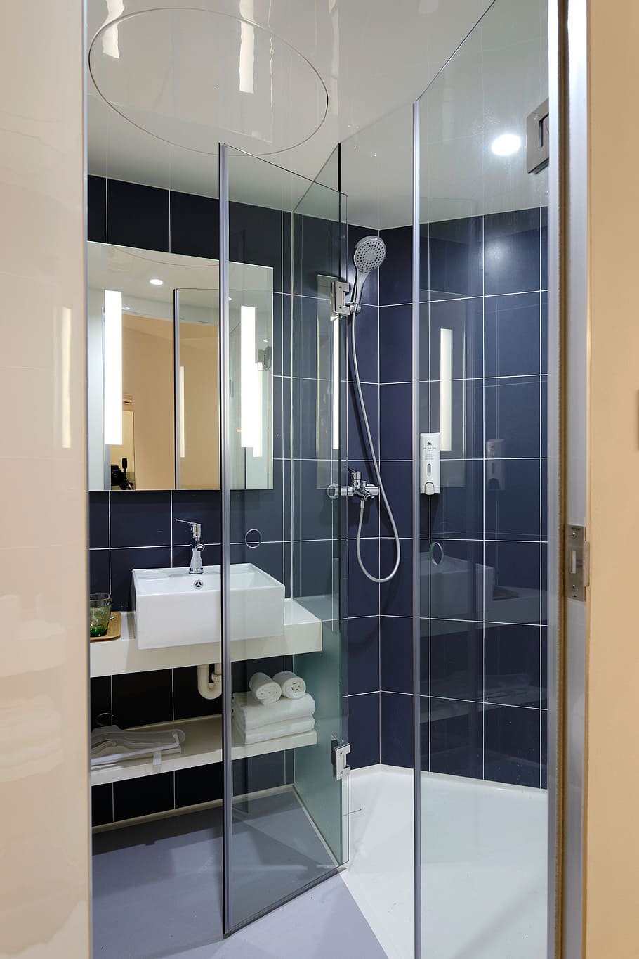 clear, glass shower stall, hotel, guest room, new, bathroom, modern, indoors, domestic room, domestic bathroom