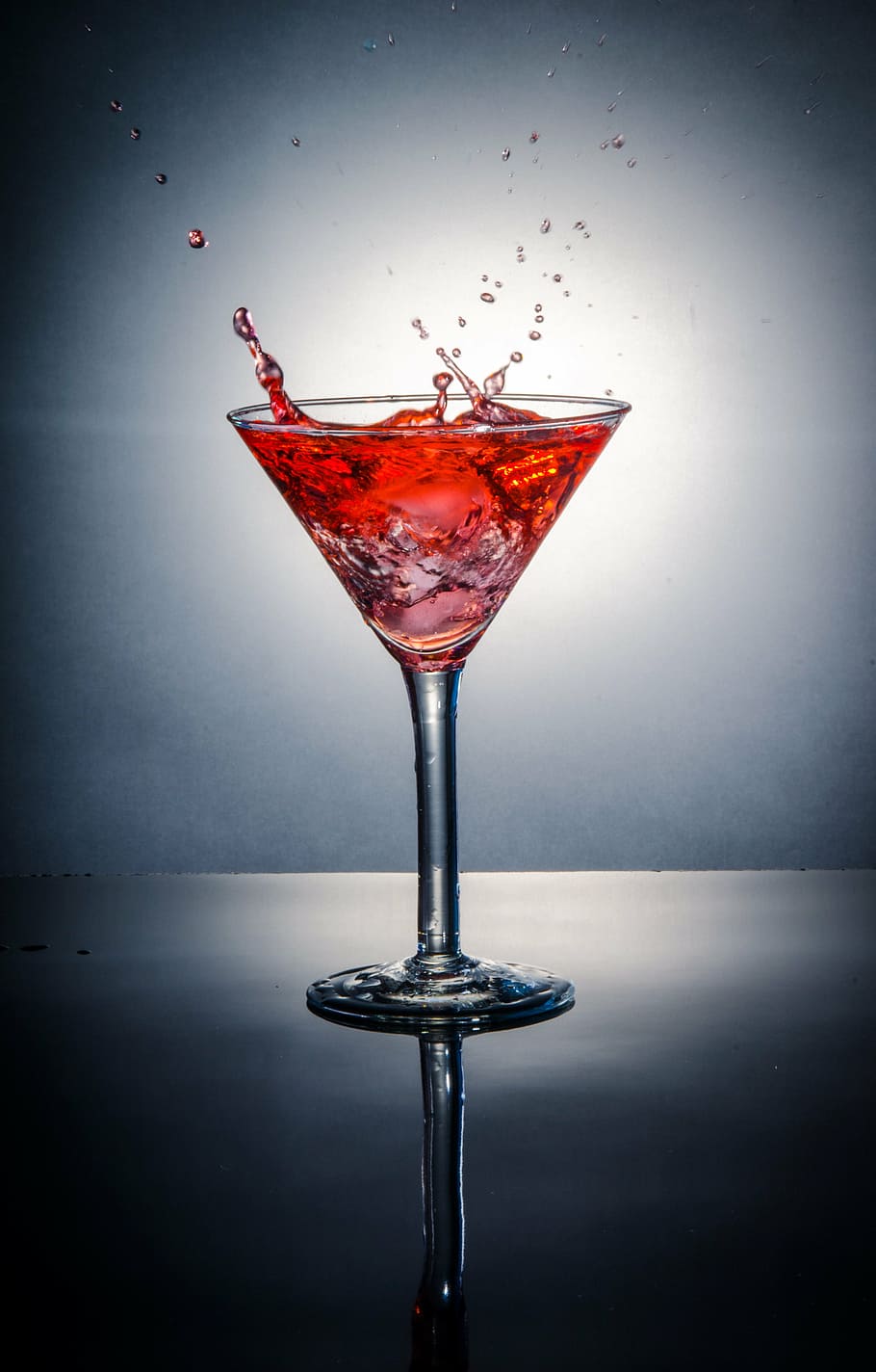 claro, vidrio vaso de martini, rojo, líquido, cóctel, bebida, martini, bebidas, alcohol, barra