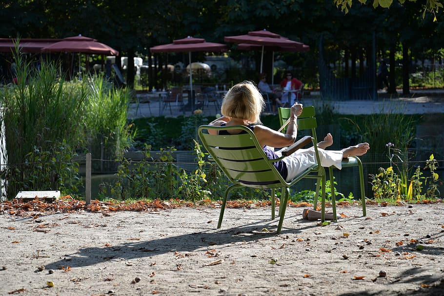 rest, pause, relaxation, shadow, sun bath, paris, sitting, real people, seat, leisure activity