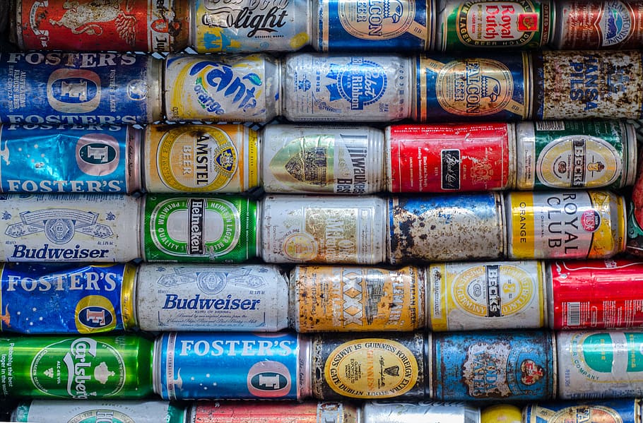 lote de latas variadas, latas, bebidas, contaminación, basura, refrescos, metal, contenedor, cola, cerveza