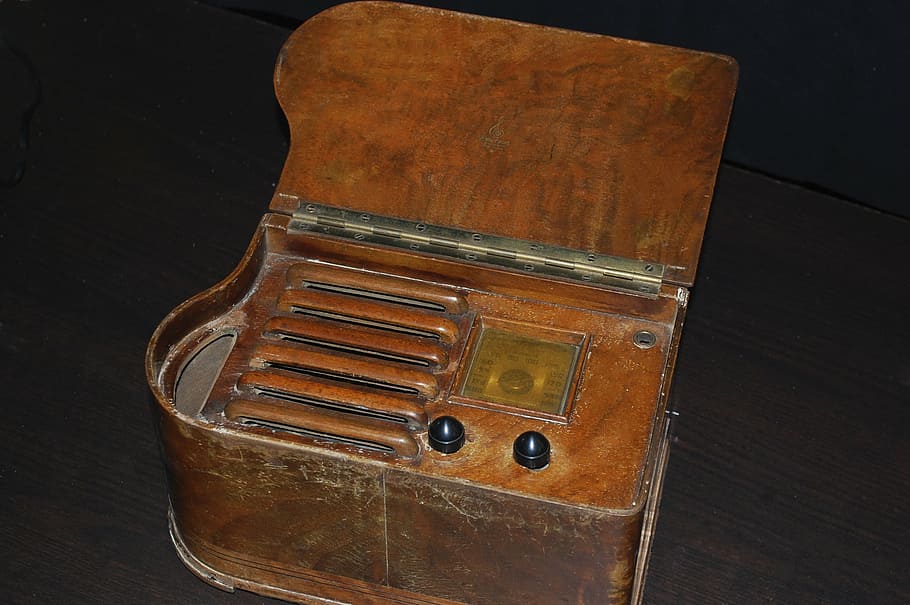 old, radio, old radio, transistor, valves within, vintage, receptor, emerson, wood - material, brown