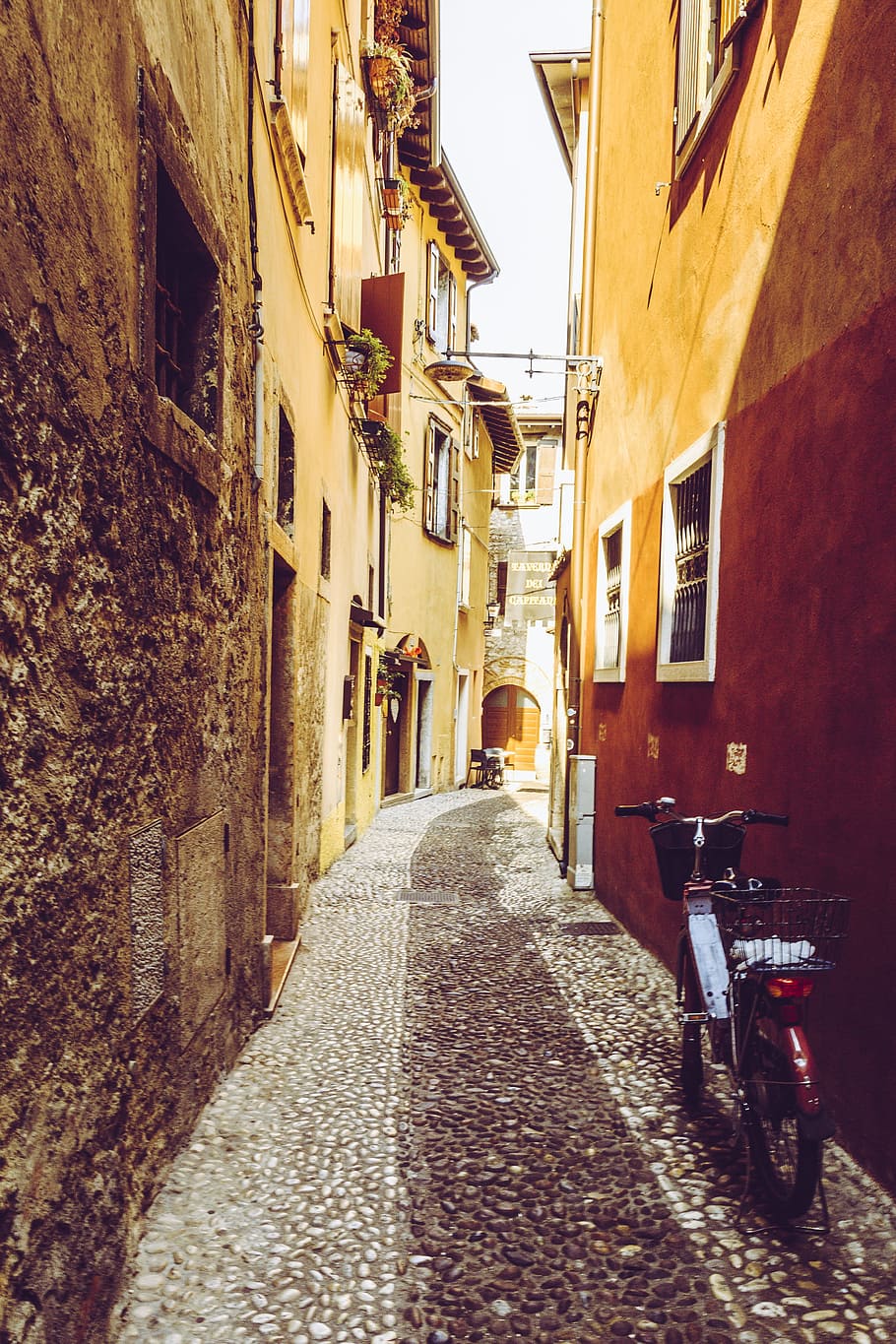 italy, alley, 70 years, moped, roller, old town, substantiate, passage, sicily, village