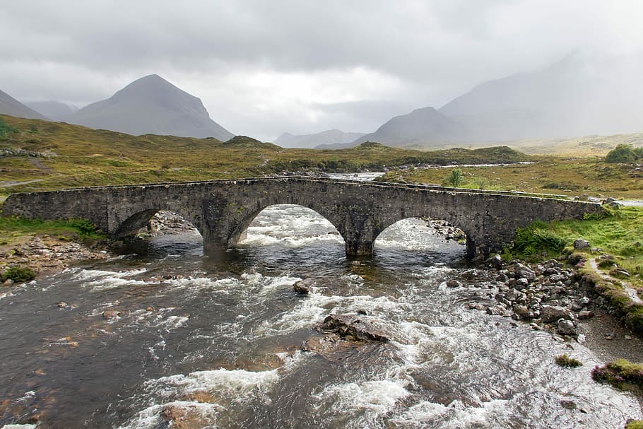 fotografi mata burung, jembatan, gunung, lanskap, alam, badan air, langit, sligachan sungai, pulau skye, skotlandia