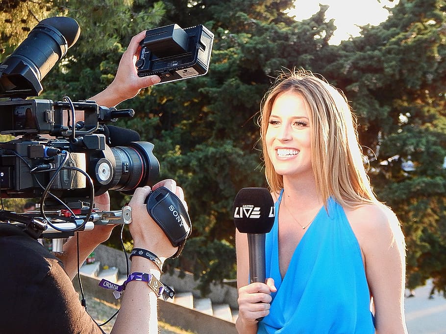 woman, smiling, holding, microphone, reporter, camera, journalist, media, news, microphone ultra europe