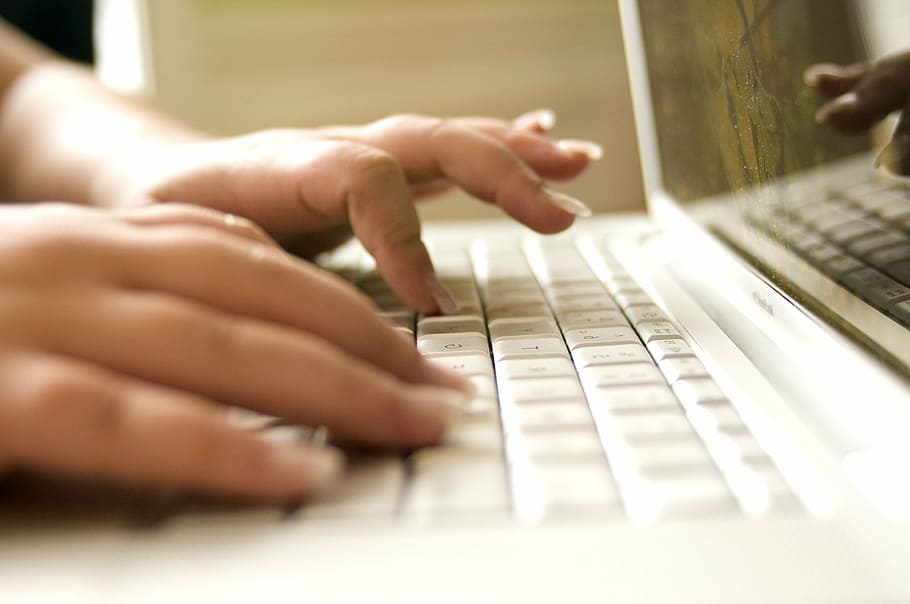 person using laptop, pc, computer, screen, desktop computer, business, business woman, young woman, girl, web