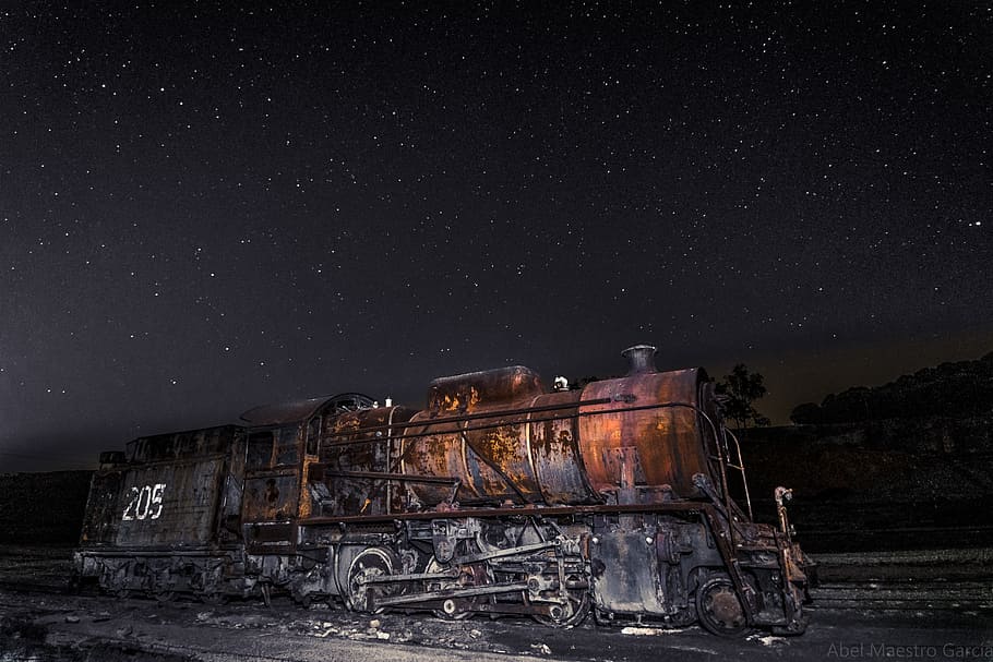 Nave, marciana, Mars, spacecraft, brown train during nighttime, sky, night, abandoned, damaged, space