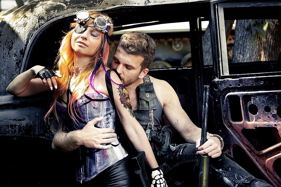 couple, kiss, tenderness, punks, postapokalipsis, weapons, cosplay, hugs, nicely, affection