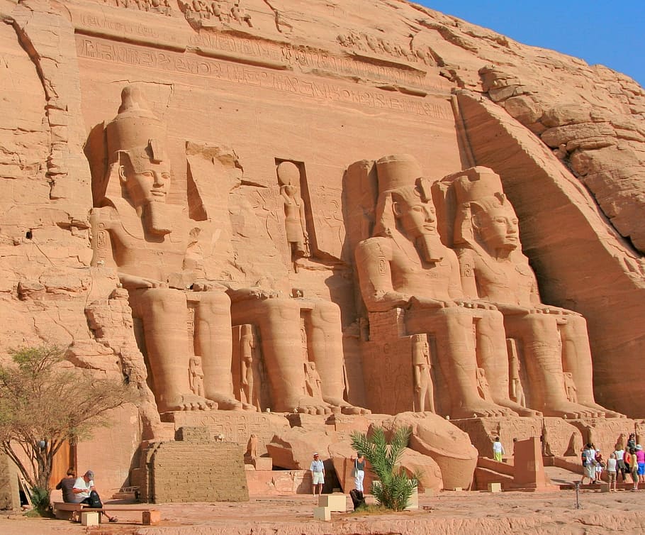 grupo, gente, en pie, estatuas, Egipto, Asuán, Abu Simbel, Nilo, río, templo