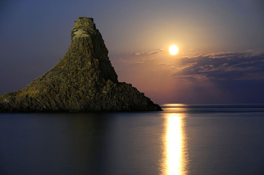 Acitrezza, Faraglioni, Moon, Sicilia, Italy, Creative Commons, aci, trezza, sunset, dawn