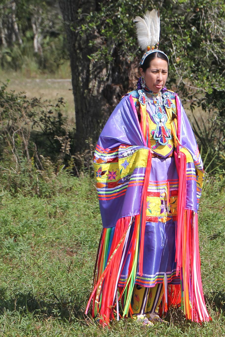 mulher, vestindo, nativo, americano, tradicional, terno, nativo americano, dançarino, traje, oeste americano