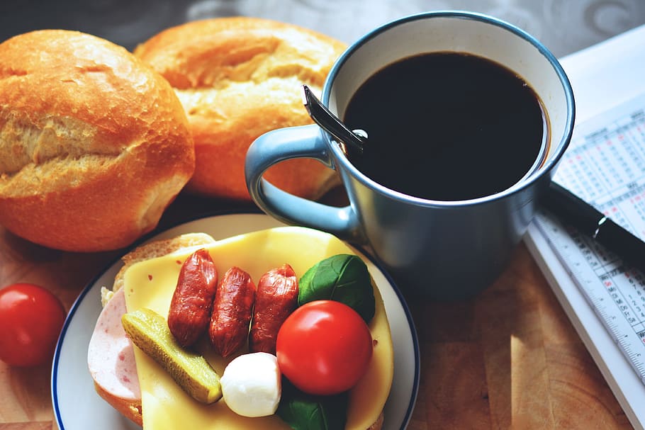 sarapan, meja, kopi, makanan / minuman, makanan, kopi - minuman, croissant, cangkir, roti, pagi
