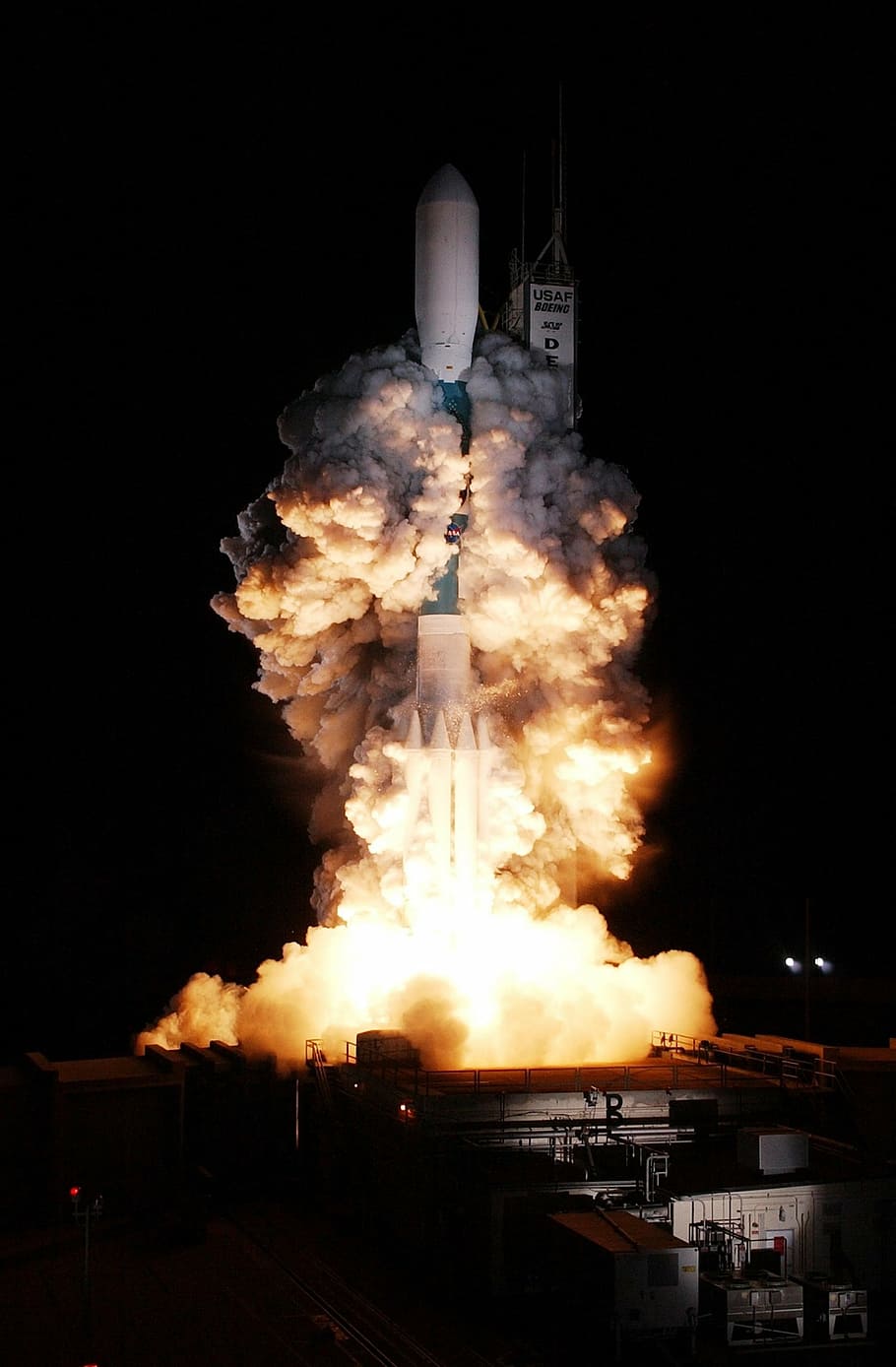 スペースシャトル, 取る, 宇宙船, 打ち上げ, 煙, 雲, ロケット, 打ち上げパッド, タワー, テクノロジー